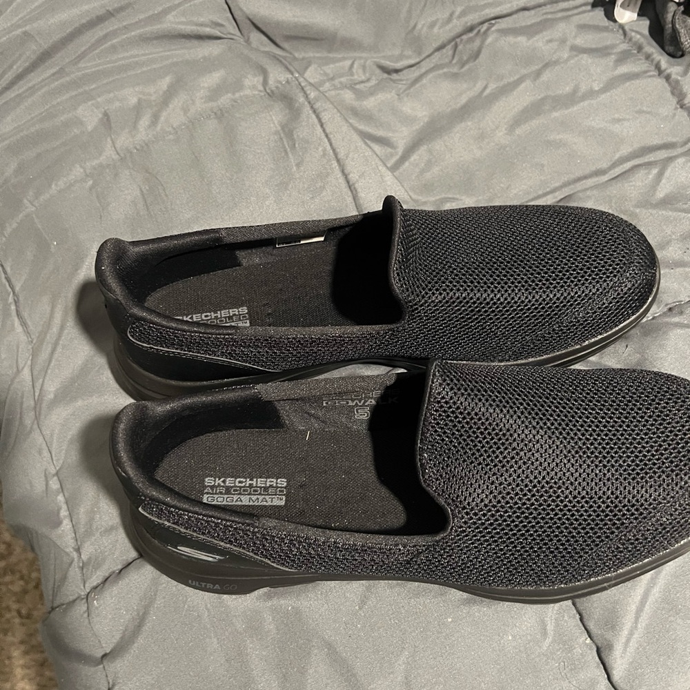 Skechers Go Walk 5  size 11 black Never Used